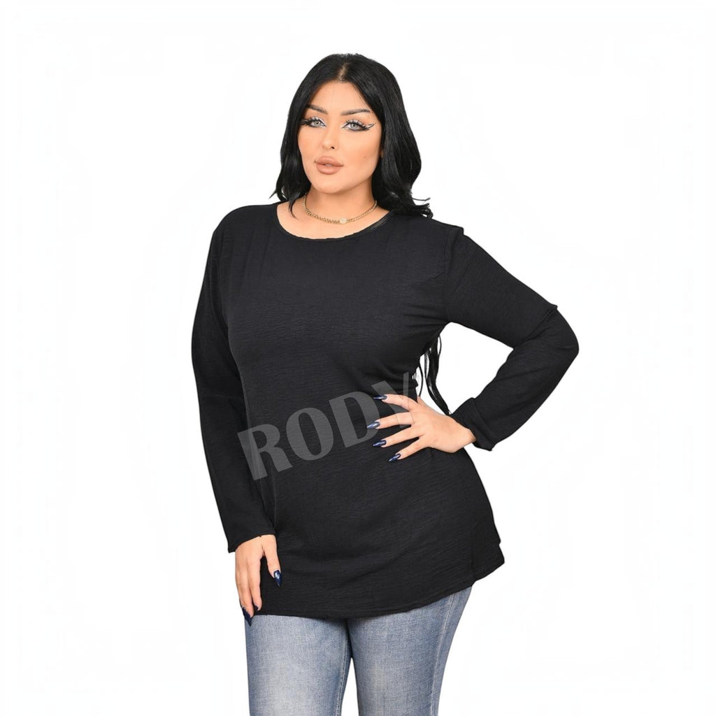 بدى أسود بأكمام طويلة من Rody بخامة سى واى مريحة، يظهر على عارضة أزياء بتصميم بسيط وأنيق